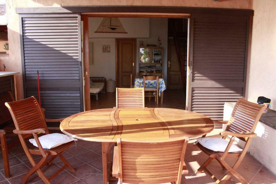 马达莱纳Casa Mughetto R5055 Seafront, Private Sea Access, Swimming Pool别墅 外观 照片